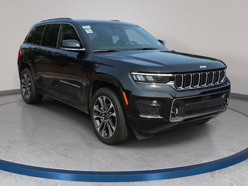 Certified 2025 Jeep Grand Cherokee Overland w/ Trailer Tow Package AWD/4WD image 3