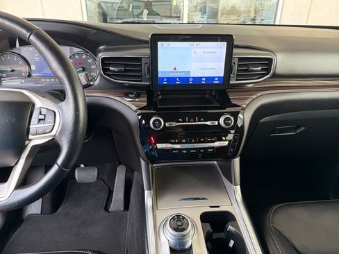 Used 2022 Ford Explorer Limited w/ Equipment Group 301A image 17