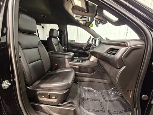 Used 2022 Chevrolet Suburban LT w/ Luxury Package AWD/4WD image 28