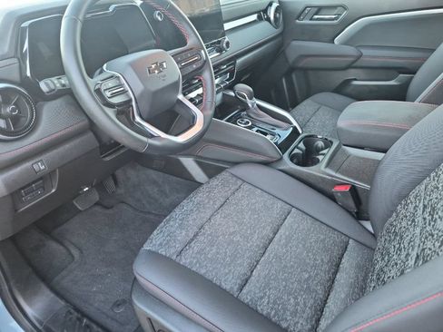 Used 2025 Chevrolet Colorado Z71 w/ Technology Package AWD/4WD image 10