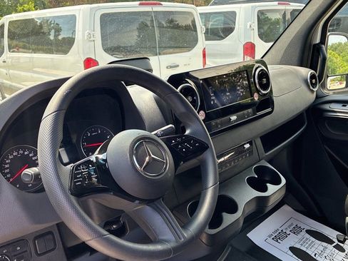 Used 2025 Mercedes-Benz Sprinter 2500 image 9