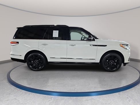 Used 2024 Lincoln Navigator Black Label AWD/4WD image 4