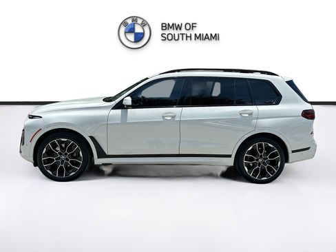 Used 2023 BMW X7 xDrive40i w/ M Sport Package AWD/4WD image 4