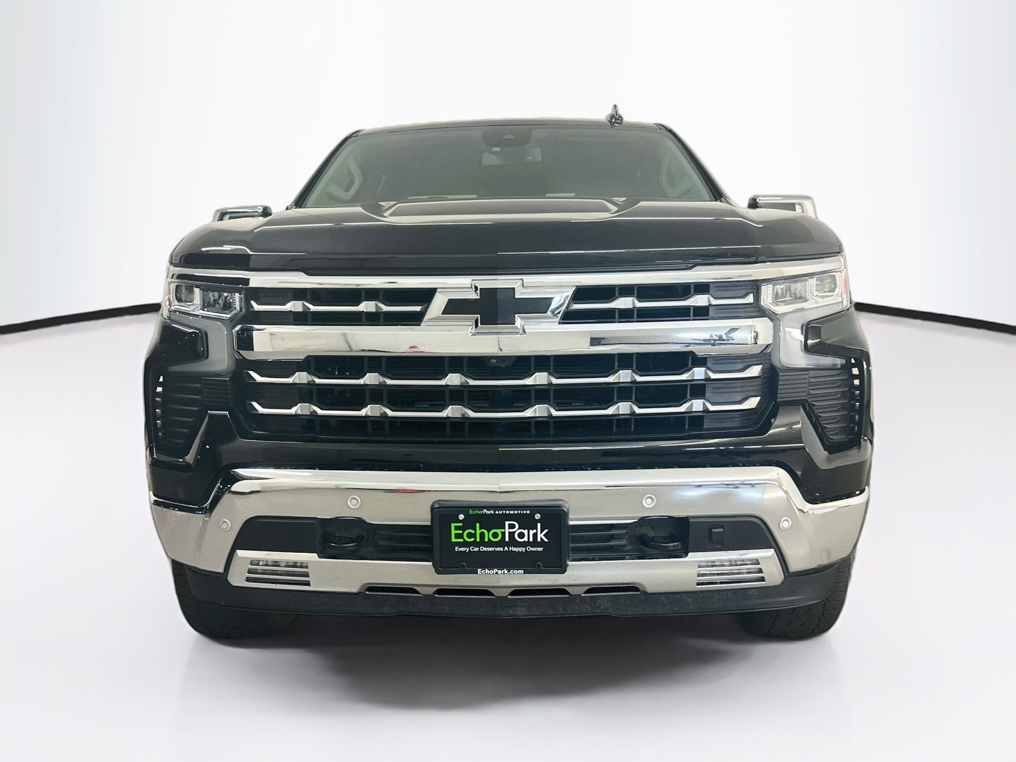 Used 2023 Chevrolet Silverado 1500 LTZ AWD/4WD image 2