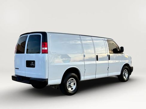 Used 2018 Chevrolet Express 2500 Van 3D image 5