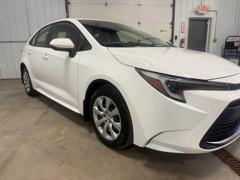 Used 2023 Toyota Corolla LE w/ Carpet Mat Package (TMS) FWD image 10