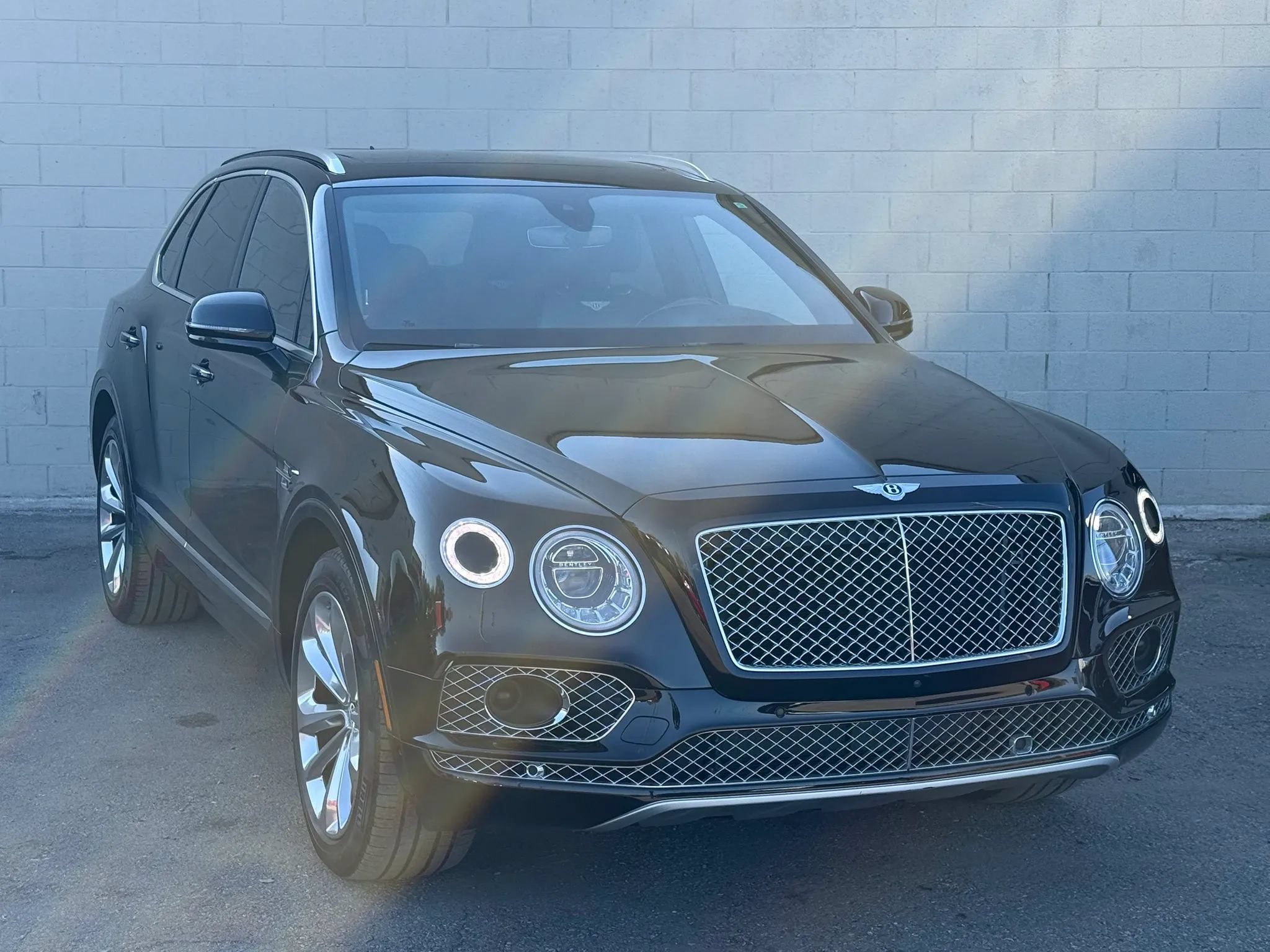 Used 2019 Bentley Bentayga AWD/4WD image 12