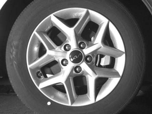 Used 2025 Kia Soul LX w/ LX Technology Package image 13