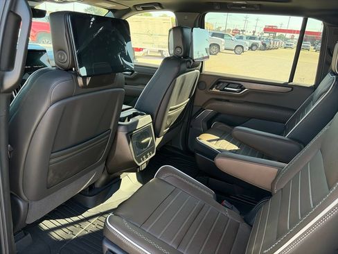 New 2026 GMC Yukon XL Denali Ultimate AWD/4WD image 11