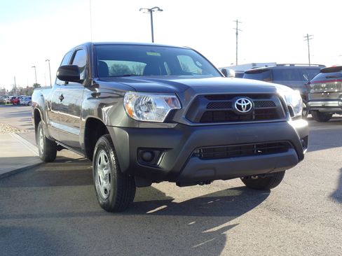 Used 2015 Toyota Tacoma image 6