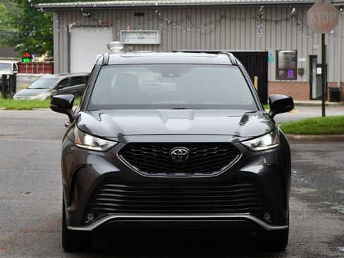 Used 2021 Toyota Highlander XSE image 2