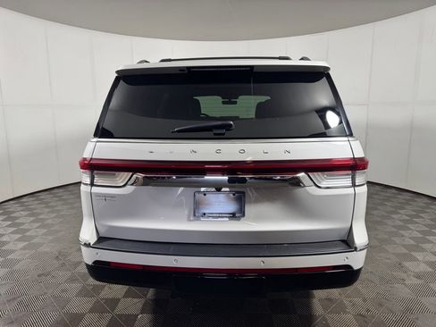 Used 2024 Lincoln Navigator Reserve w/ Monochromatic Package AWD/4WD image 4