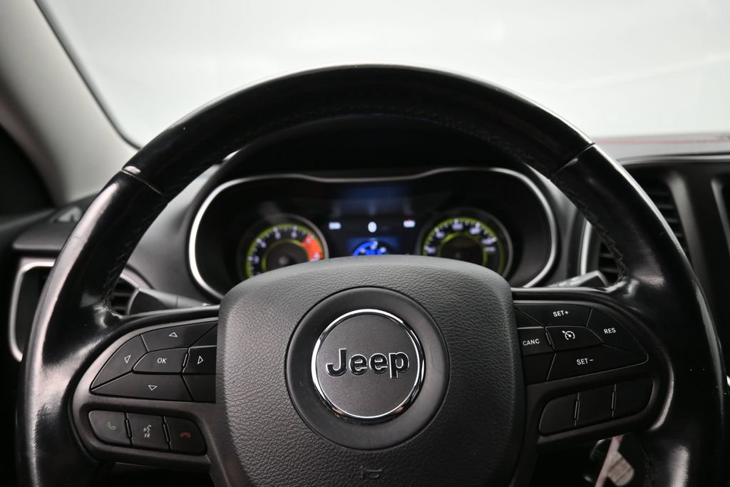 Used 2020 Jeep Cherokee Trailhawk AWD/4WD image 13