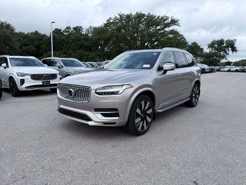 Certified 2023 Volvo XC90 T8 Ultimate w/ Lounge Package AWD/4WD image 2