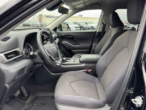 Used 2023 Toyota Highlander LE image 26