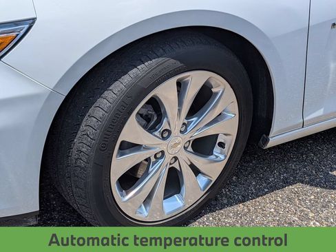 Used 2019 Chevrolet Malibu Premier FWD image 9