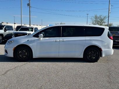 Used 2022 Chrysler Pacifica Touring-L w/ S Appearance Package