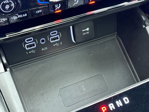 Used 2023 Jeep Grand Cherokee Overland w/ Luxury Tech Group IV AWD/4WD image 18