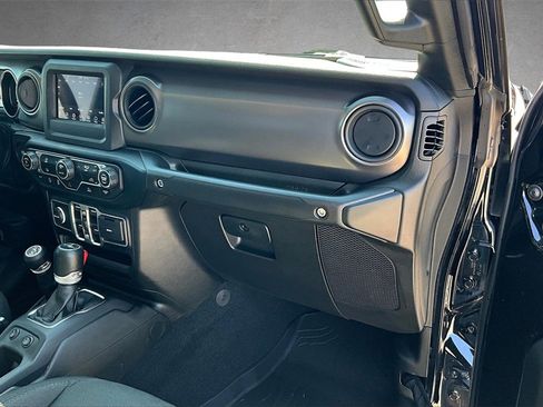 Used 2023 Jeep Gladiator Sport image 16