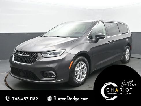 Used 2023 Chrysler Pacifica Touring-L FWD image 1
