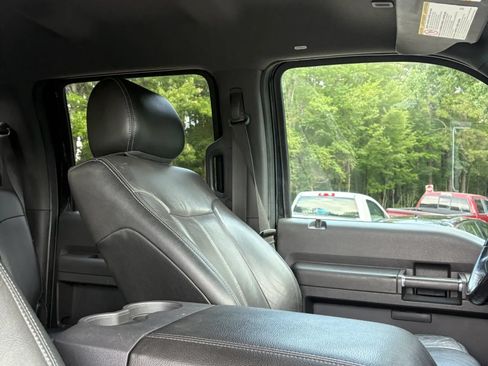Used 2015 Ford F250 Lariat w/ Lariat Chrome Package AWD/4WD image 38