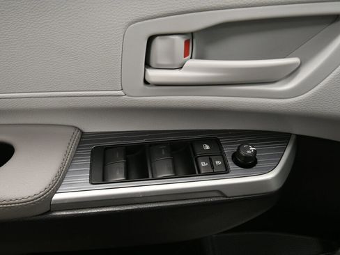 Certified 2025 Toyota Sienna LE image 11