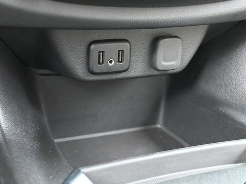 Used 2022 Chevrolet Traverse LS image 23