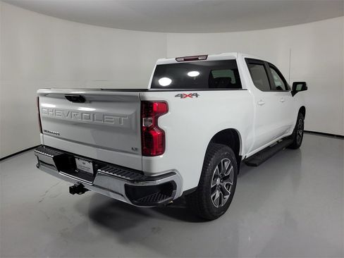 Used 2024 Chevrolet Silverado 1500 LT image 4