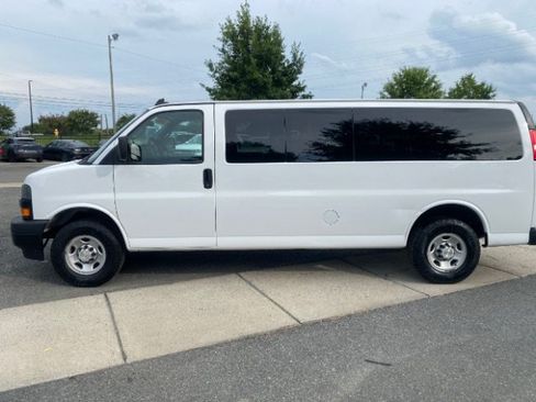 Used 2023 Chevrolet Express 3500 LS RWD image 4