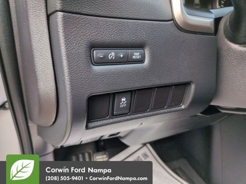 Used 2017 Nissan Murano SV FWD image 13