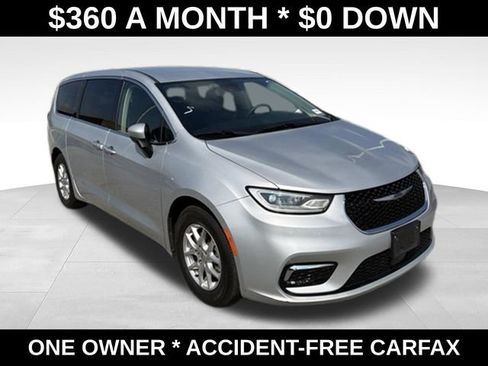 Used 2023 Chrysler Pacifica Touring-L FWD image 8