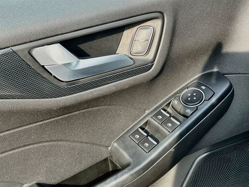 Used 2023 Ford Escape ST-Line FWD image 12