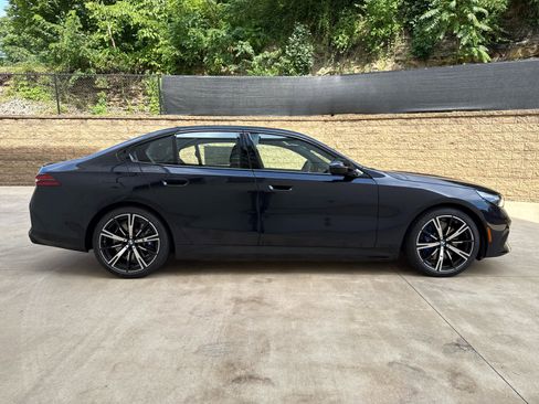 New 2026 BMW 550e xDrive w/ Premium Package image 7