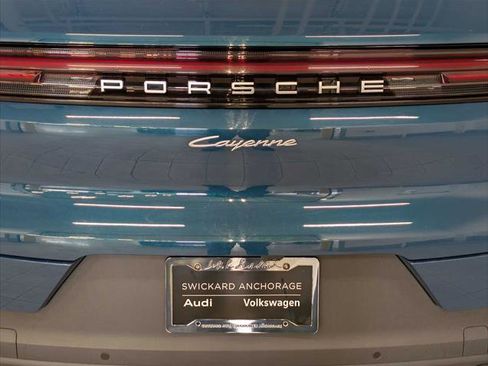 Used 2025 Porsche Cayenne AWD/4WD image 15