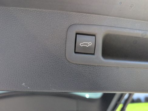 Used 2022 Toyota Highlander XLE FWD image 7
