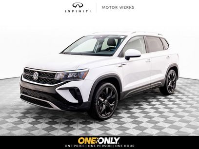 Used 2023 Volkswagen Taos SE w/ Panoramic Sunroof Package