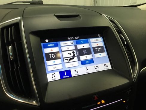 Used 2019 Ford Edge Titanium w/ Equipment Group 301A AWD/4WD image 21