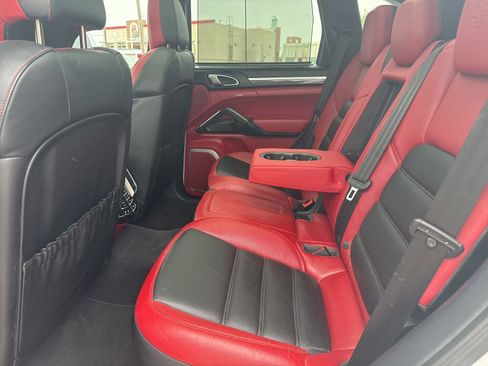 Used 2016 Porsche Cayenne Turbo AWD/4WD image 9