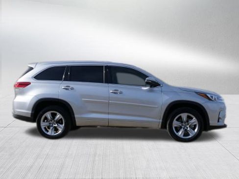 Used 2019 Toyota Highlander Limited image 2