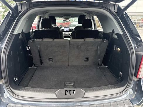 Used 2024 Ford Explorer XLT AWD/4WD image 8