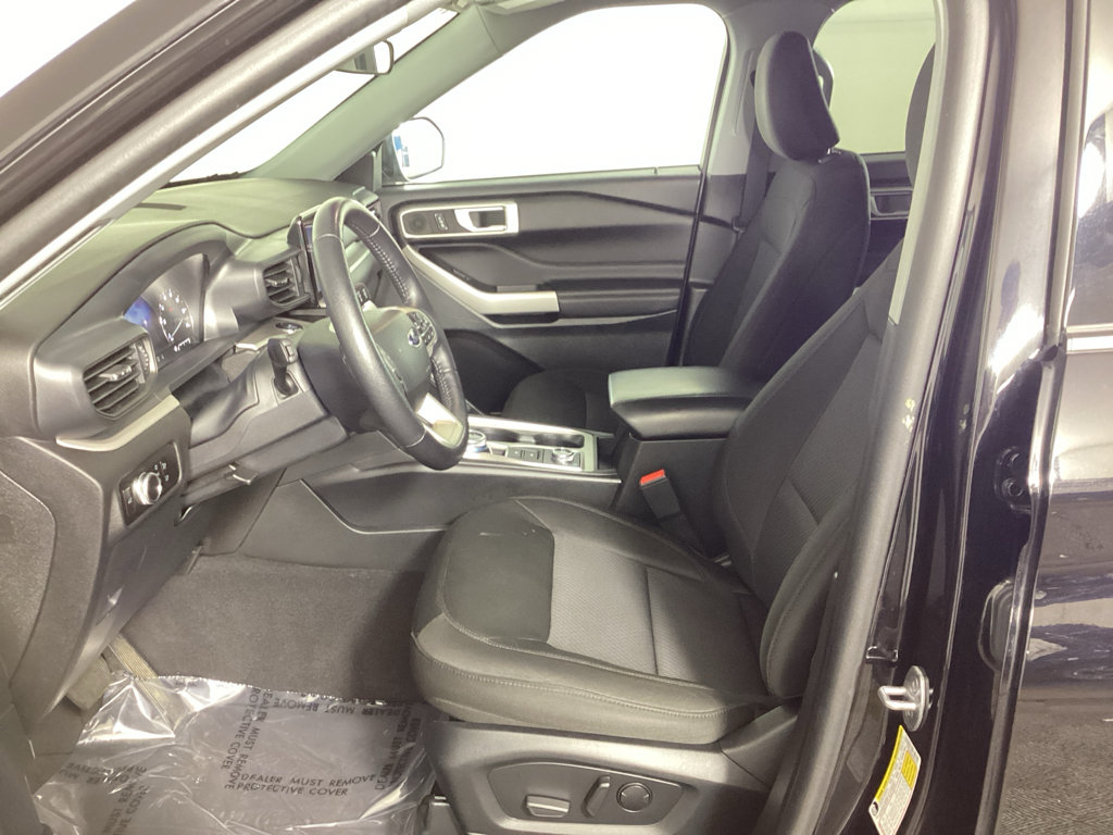 Used 2023 Ford Explorer XLT AWD/4WD image 19