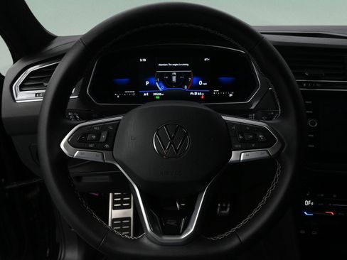 Used 2023 Volkswagen Tiguan SE R-Line image 23