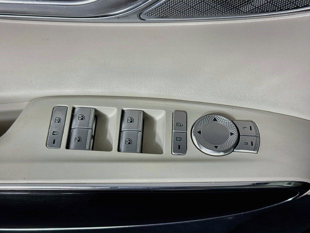 Used 2022 Genesis GV70 2.5T AWD/4WD image 23