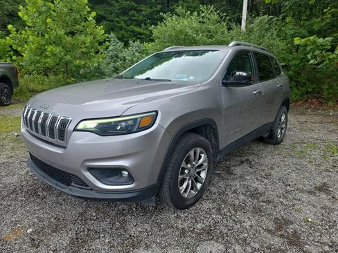 Used 2019 Jeep Cherokee Latitude Plus AWD/4WD image 3