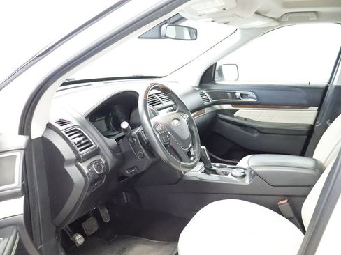 Used 2019 Ford Explorer Platinum AWD/4WD image 26
