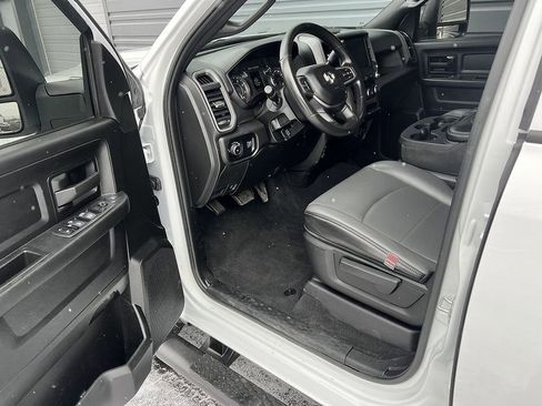 Used 2023 RAM 2500 Tradesman w/ Chrome Appearance Group image 8