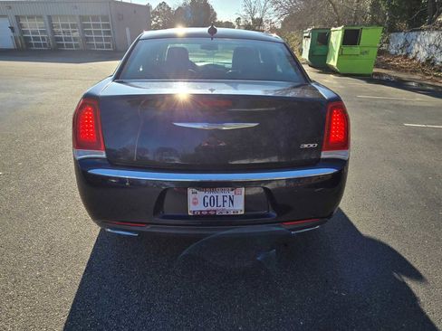 Used 2015 Chrysler 300 Limited image 18