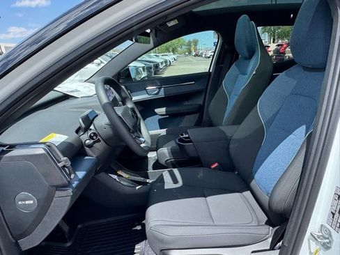 New 2025 Volvo EX30 Plus w/ Protection Package Premier image 12