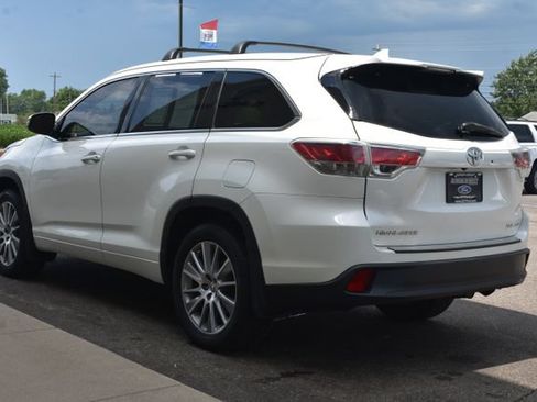 Used 2015 Toyota Highlander XLE AWD/4WD image 16
