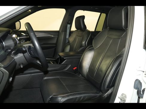 Used 2022 Jeep Grand Cherokee Overland w/ Luxury Tech Group IV image 25